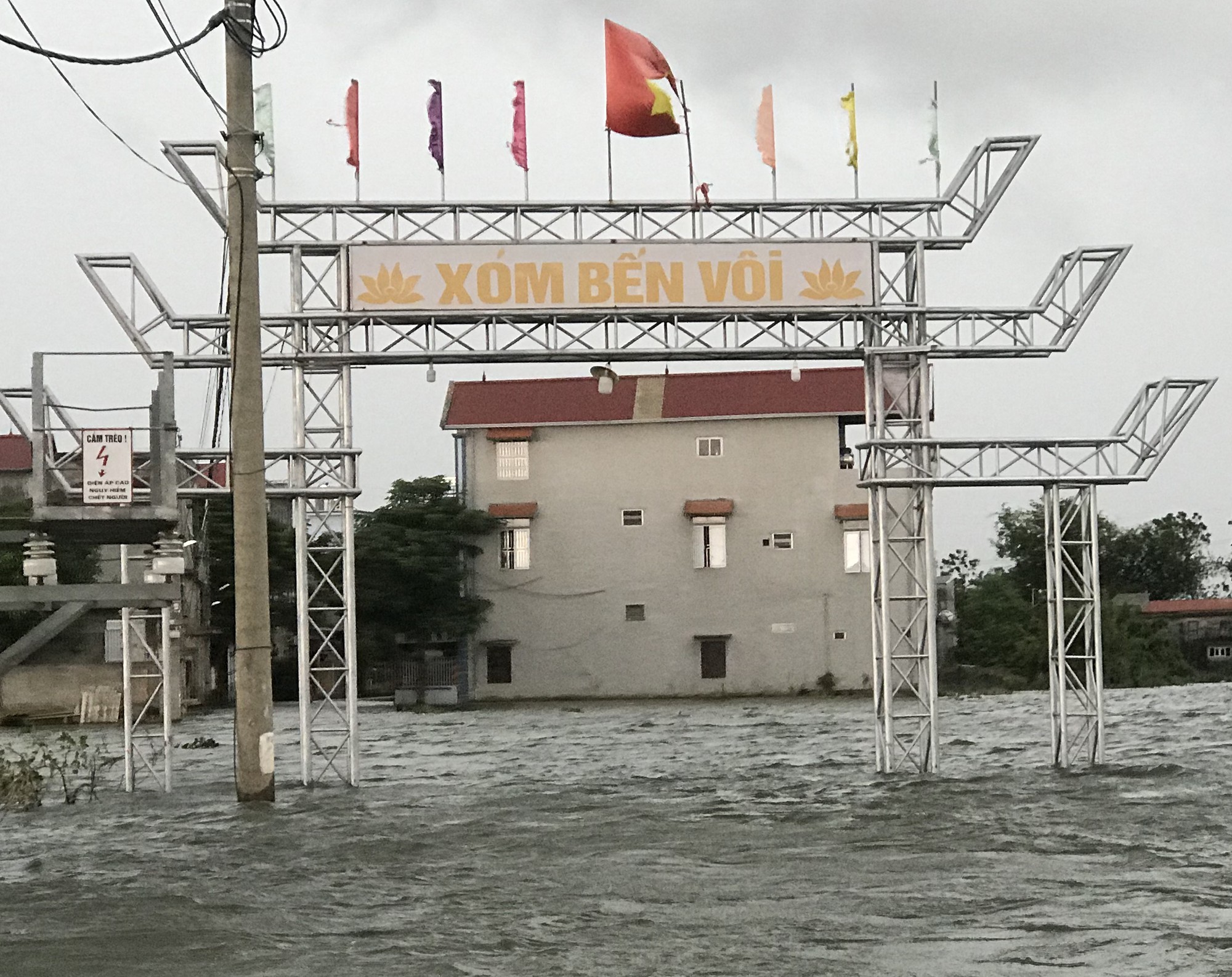 dan vung lut ha noi boi giua san tam doc duong lang