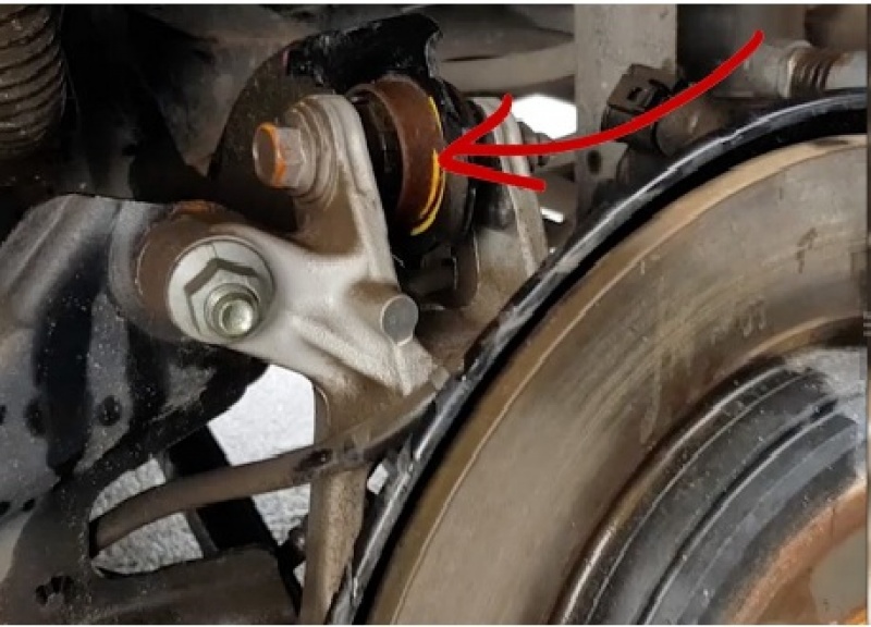 Khách hàng phản ánh Honda CR-V bị gỉ sét ở gầm xe