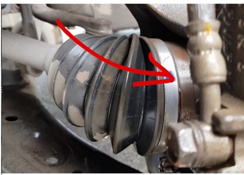 Khách hàng phản ánh Honda CR-V bị gỉ sét ở gầm xe khach hang phan anh honda cr v bi gi set o gam xe