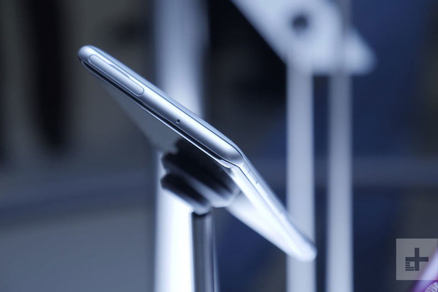 Sony trình làng Xperia XZ3 - Cấu hình mạnh, màn hình cong công nghệ OLED sony trinh lang xperia xz3 cau hinh manh man hinh cong cong nghe oled