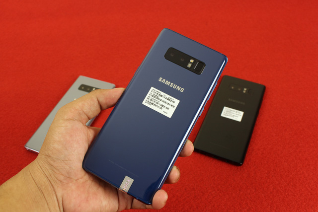 galaxy note8 xach tay ve viet nam gia ban cao hon hang chinh hang