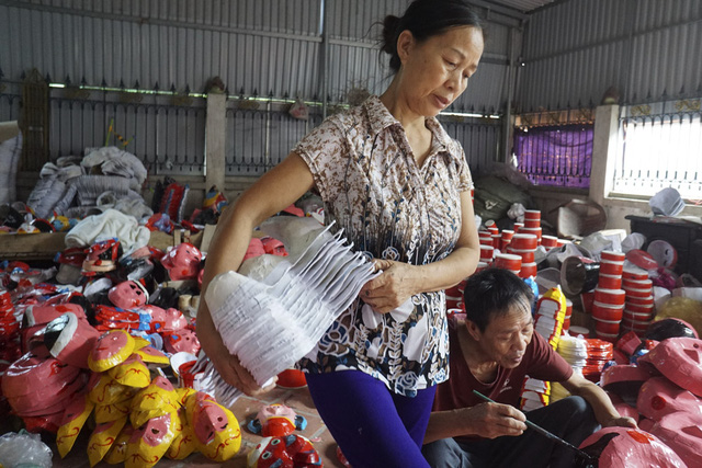 ngoi lang thu phu trong mat na trung thu hoi ha vao mua