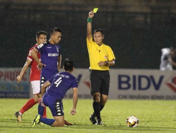 Vì sao trọng tài V-League càng tập huấn càng… kém?