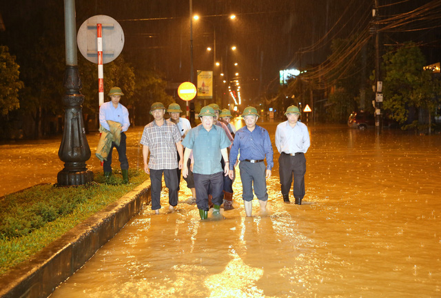 quang binh de nghi chinh phu cuu doi 5000 tan gao 250 ty dong