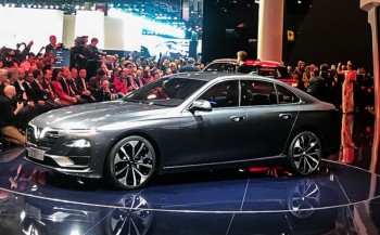 Bộ đôi xe VinFast chính thức lộ diện tại Paris Motor Show