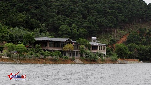 biet thu nguy nga moc tren dat rung phong ho soc son ha noi