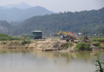 Kiểm tra việc khai thác cát "nuốt" di tích quốc gia Thành Tam Vạn