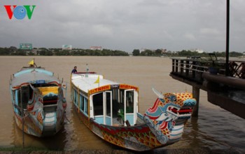 Sạt lở gây ách tắc đường Hồ Chí Minh đoạn qua Thừa Thiên-Huế