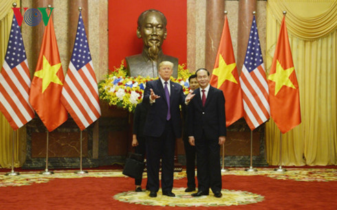 chu tich nuoc hoi dam voi tong thong hoa ky donald trump