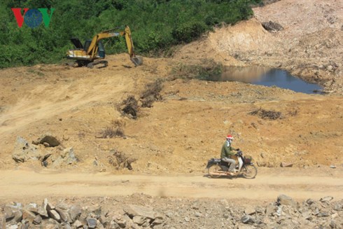 nguoi dan quang binh o at khai thac dat dem ban