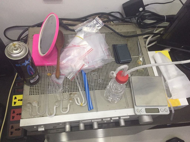 Cảnh sát bao vây chung cư bắt trùm ma túy ở Sài Gòn canh sat bao vay chung cu bat trum ma tuy o sai gon