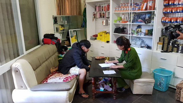 ngang nhien tru ca kho hang nong trong nha roi rao ban qua mang