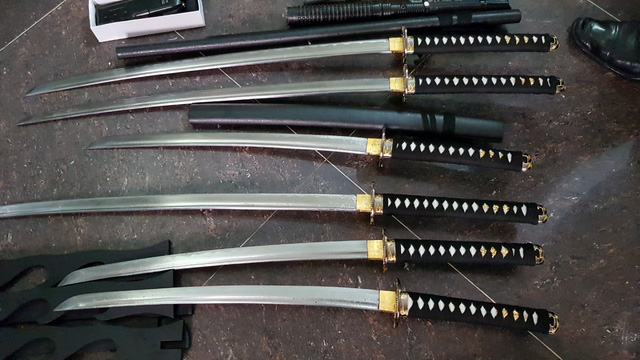 ngang nhien tru ca kho hang nong trong nha roi rao ban qua mang