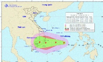 Thủ tướng yêu cầu tập trung ứng phó với bão số 9 và mưa lũ