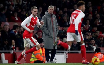 West Ham - Arsenal: Thành bại ở “Giáo sư” Wenger