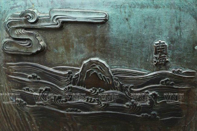 hinh anh quan dao hoang sa va truong sa tren cuu dinh o hue