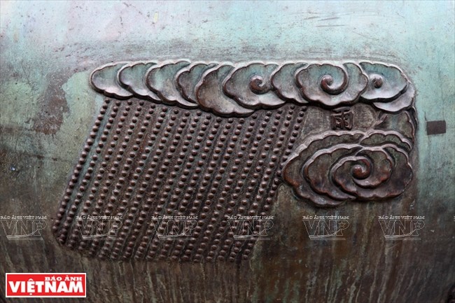 hinh anh quan dao hoang sa va truong sa tren cuu dinh o hue