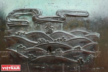 Hình ảnh quần đảo Hoàng Sa và Trường Sa trên Cửu đỉnh ở Huế