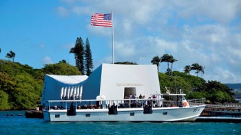 Thủ tướng Nhật và Tổng thống Mỹ thăm Đài tưởng niệm tàu USS Arizona