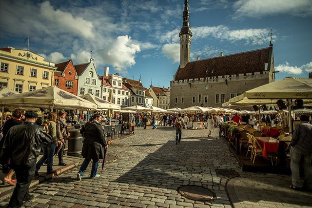 tai sao lai goi estonia la vien ngoc bi an cua dong au