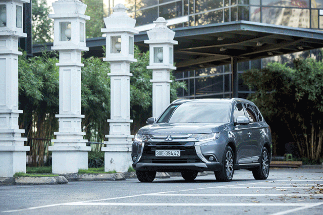 Mitsubishi Outlander phiên bản nâng cấp khởi điểm từ 983 triệu đồng