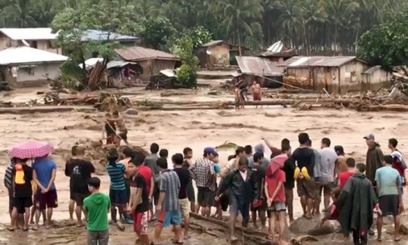 hon 200 nguoi thiet mang do bao tembin o philippines