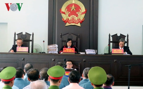 Bình Thuận: Xét xử vụ buôn lậu xăng dầu lớn nhất từ trước đến nay binh thuan xet xu vu buon lau xang dau lon nhat tu truoc den nay