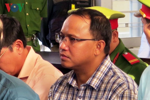 Bình Thuận: Xét xử vụ buôn lậu xăng dầu lớn nhất từ trước đến nay binh thuan xet xu vu buon lau xang dau lon nhat tu truoc den nay