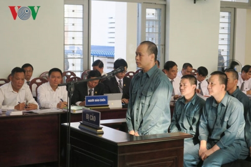 Bình Thuận: Xét xử vụ buôn lậu xăng dầu lớn nhất từ trước đến nay binh thuan xet xu vu buon lau xang dau lon nhat tu truoc den nay