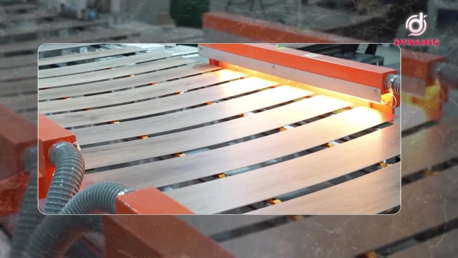 PVC耐磨塑胶地板生产厂的里面